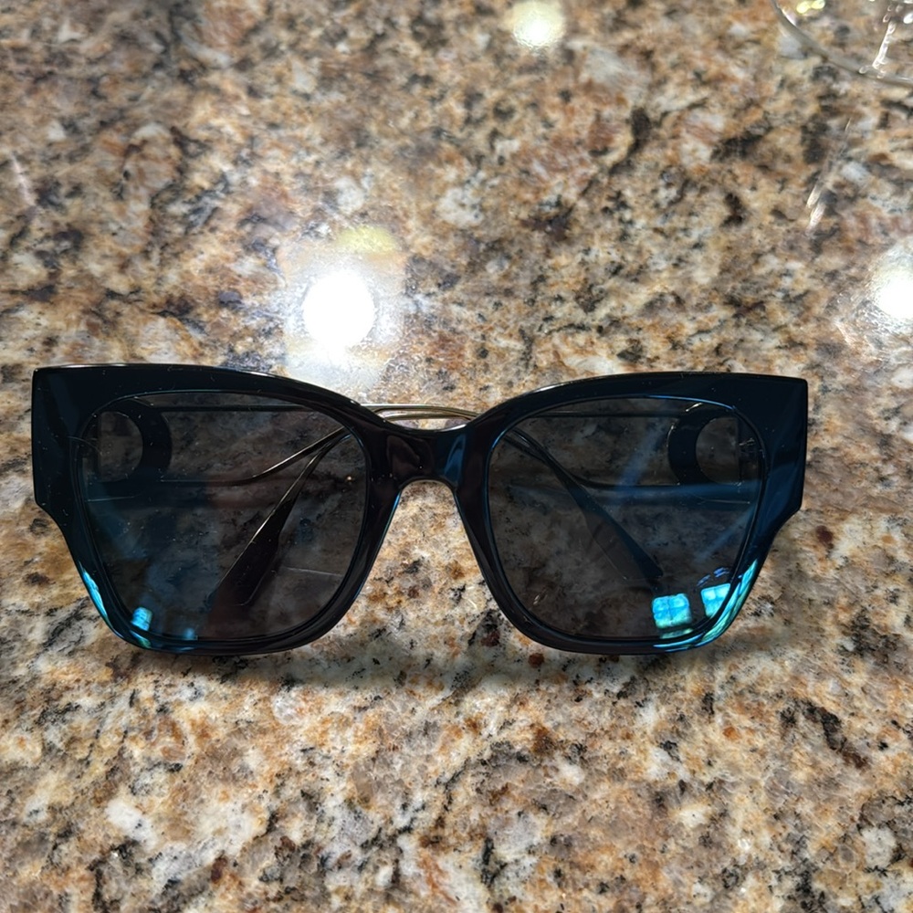 Dior Montaigne Sunglasses - Picture 3 of 5
